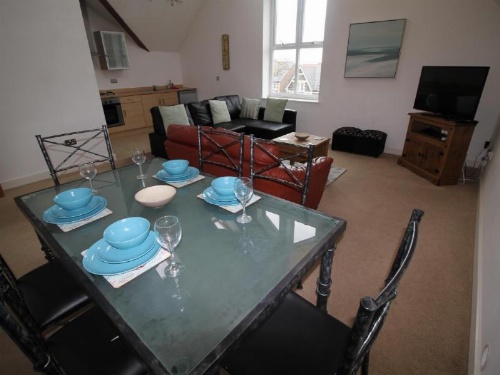 Ashgrove Court Penthouse's by Cardiff Holiday Homes image 12
