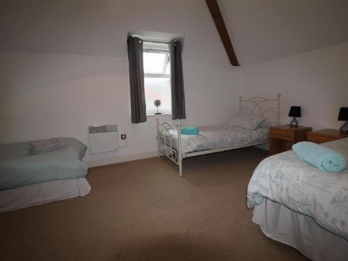Ashgrove Court Penthouse's by Cardiff Holiday Homes image 2